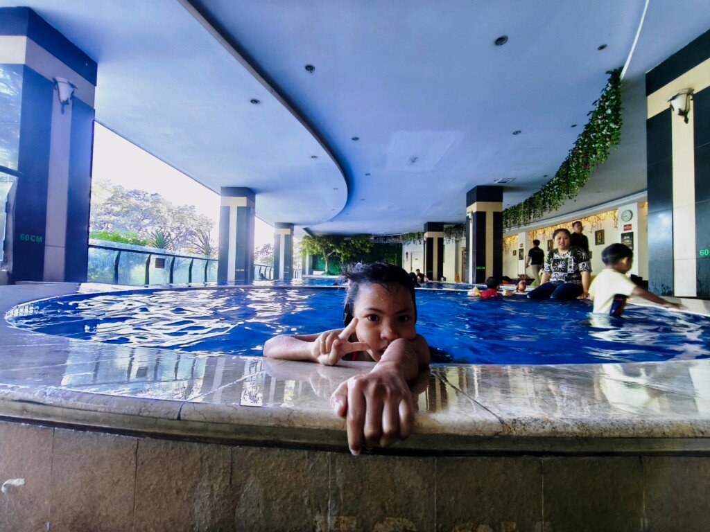 kolam renang hotel, grand savero hotel bogor, travel experience, hotel di bogor,