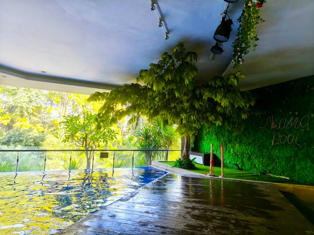 kolam renang hotel, grand savero hotel bogor, travel experience, hotel di bogor,