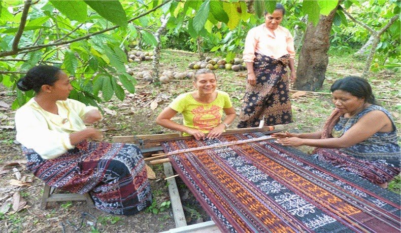 Alfonsa Horeng, Seniman Tenun Ikat yang Mendunia