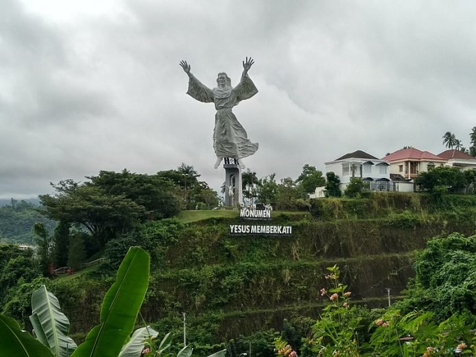 Patung Yesus Memberkati Manado - Wikipedia