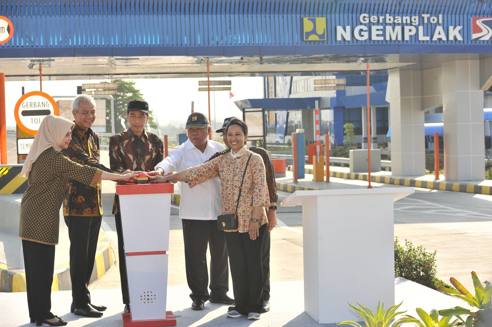 Jokowi: Setop Starbucks, Ganti dengan Soto, Sate, Timlo dan Telor Asin