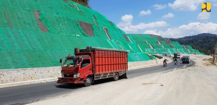 akses jalan ke Palu