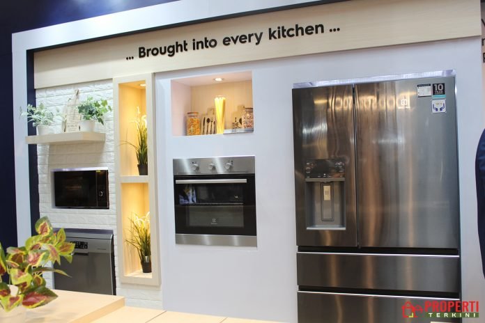 produk lemari es electrolux