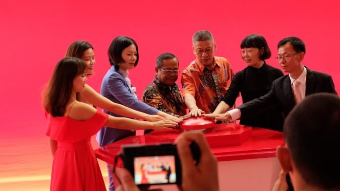 showroom fotile pertama
