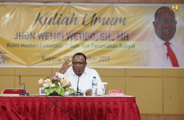 wamen wempi bicara soal pembangunan infrastruktur ntt