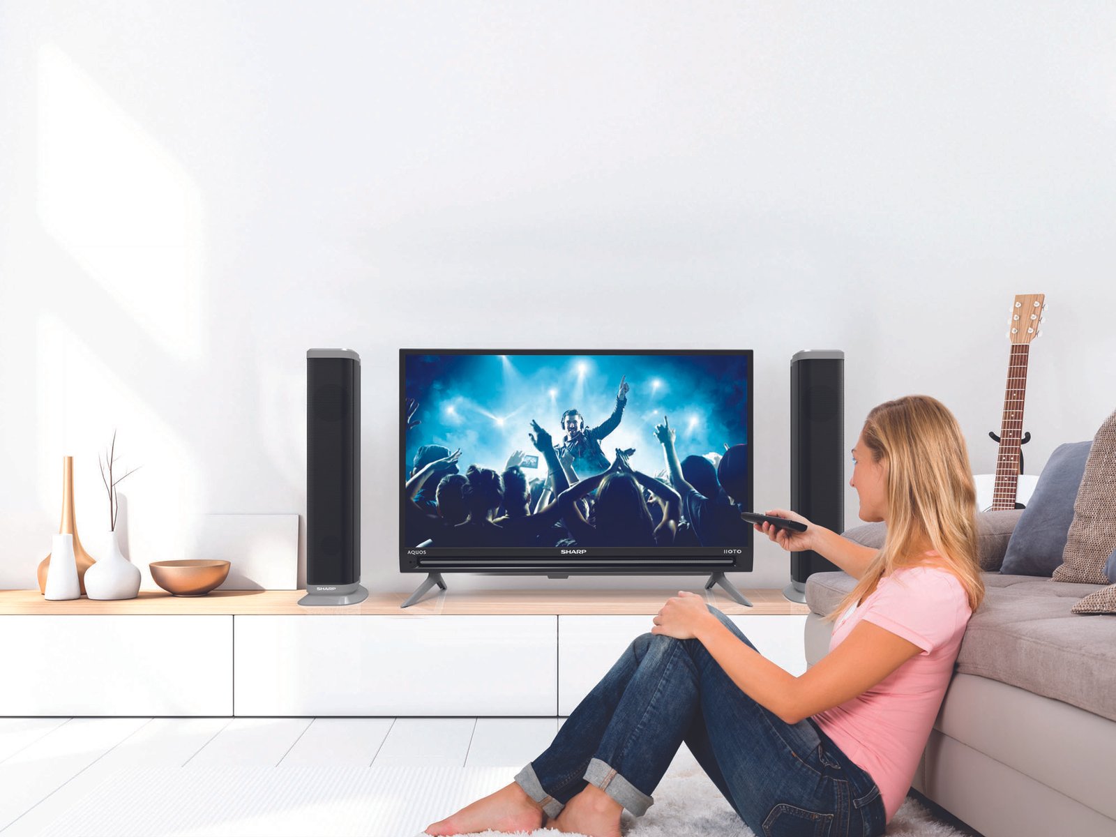 Menjelajahi Pengalaman Audiovisual yang Imersif: Review Mendalam Sharp AQUOS IIOTO Series (dengan Speaker Tower)