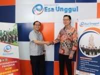Marcellus Chandra, Direktur PT Prioritas Land Indonesia dan Fransiskus Adikara, Direktur Kampus Esa Unggul International Gading Serpong