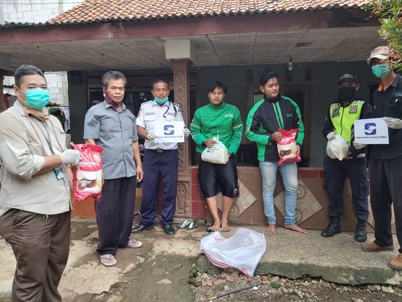 Yayasan Metropolitan Peduli Salurkan Sembako untuk Warga Terdampak Corona