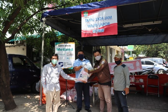 metland beri bantuan sembako untuk warga terdampak corona