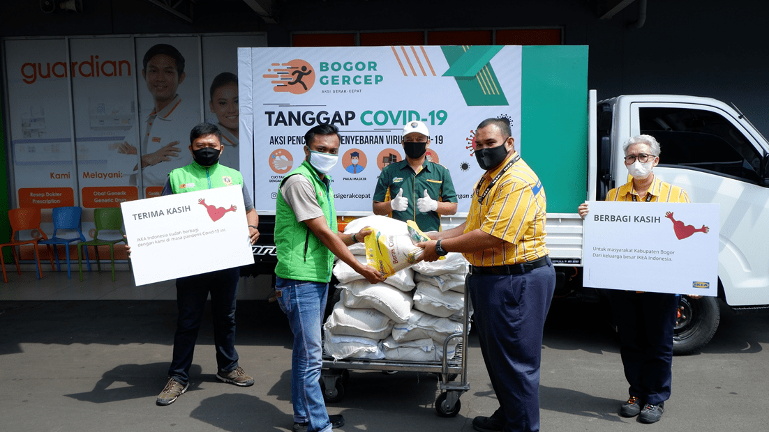 ikea beri bantuan warga bogor yang terdampak corona