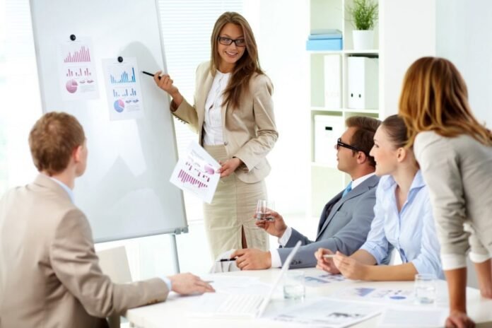 sales manager sebagai trainer dan agen properti