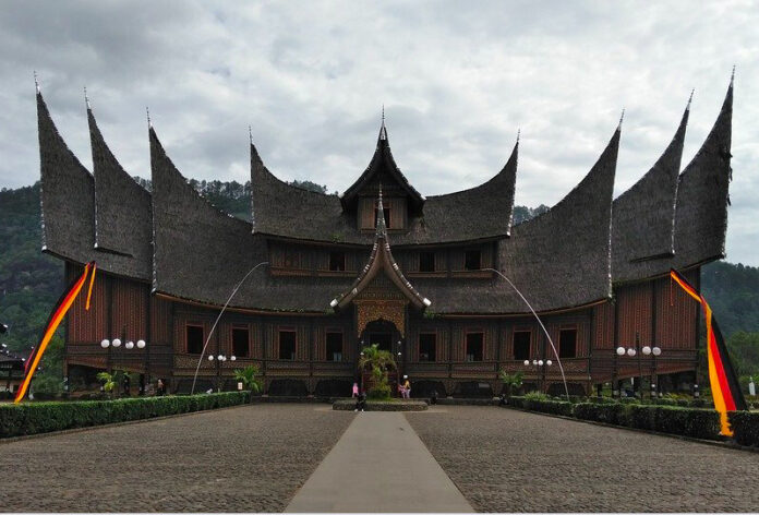 Rumah Gadang, rumah tradisional Minang