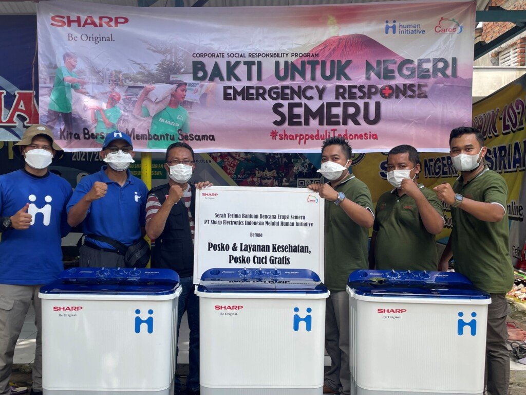 Sharp Indonesia bantu warga terdampak erupsi gunung semeru