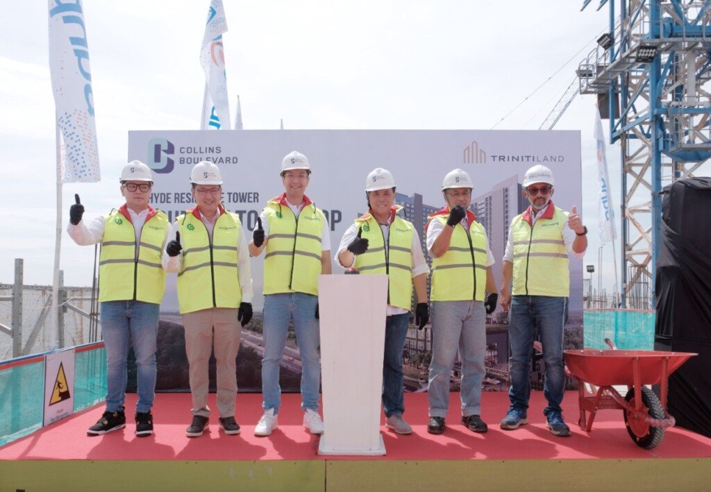 Triniti Land menggelar prosesi tutup atau (topping off) tower perdana Collins Boulevard, yakni Hyde Residence, di Tangerang