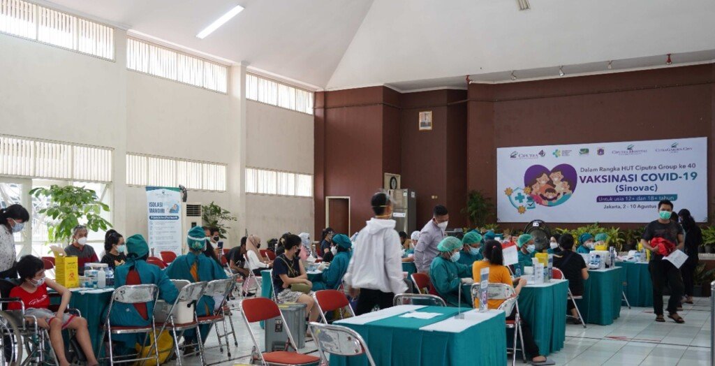 Kegiatan vaksinasi massal Covid-19 oleh Ciputra Group