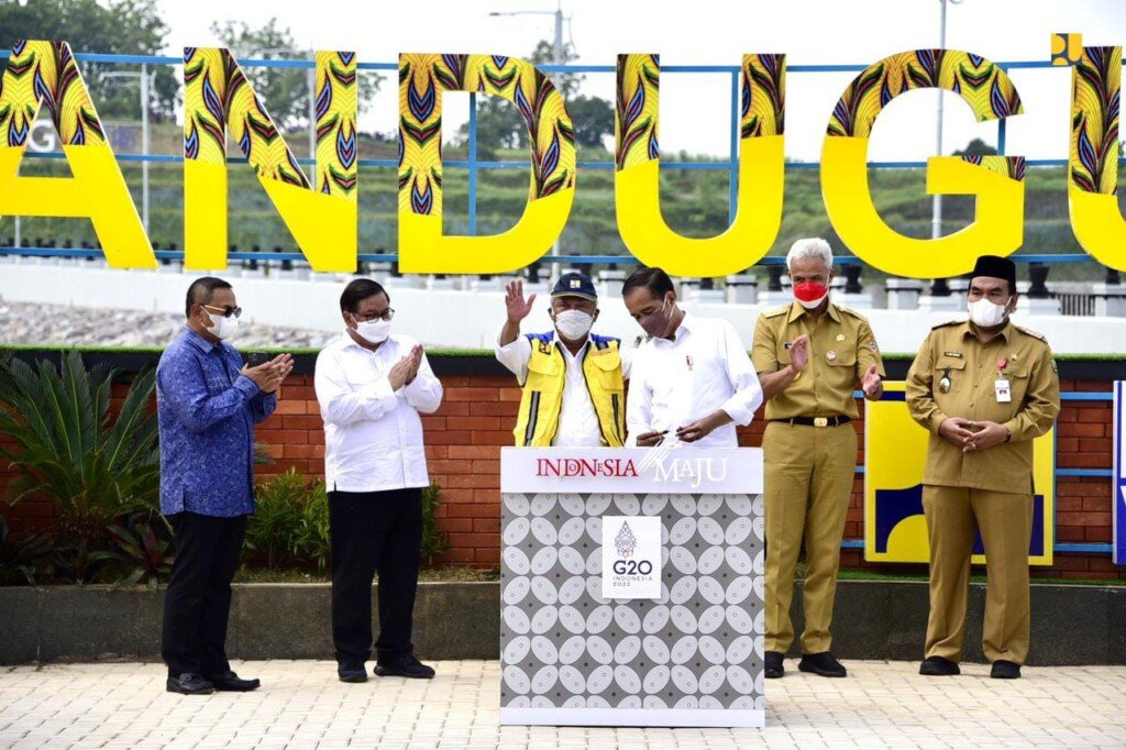 Presiden Joko Widodo resmikan Bendungan Randugunting