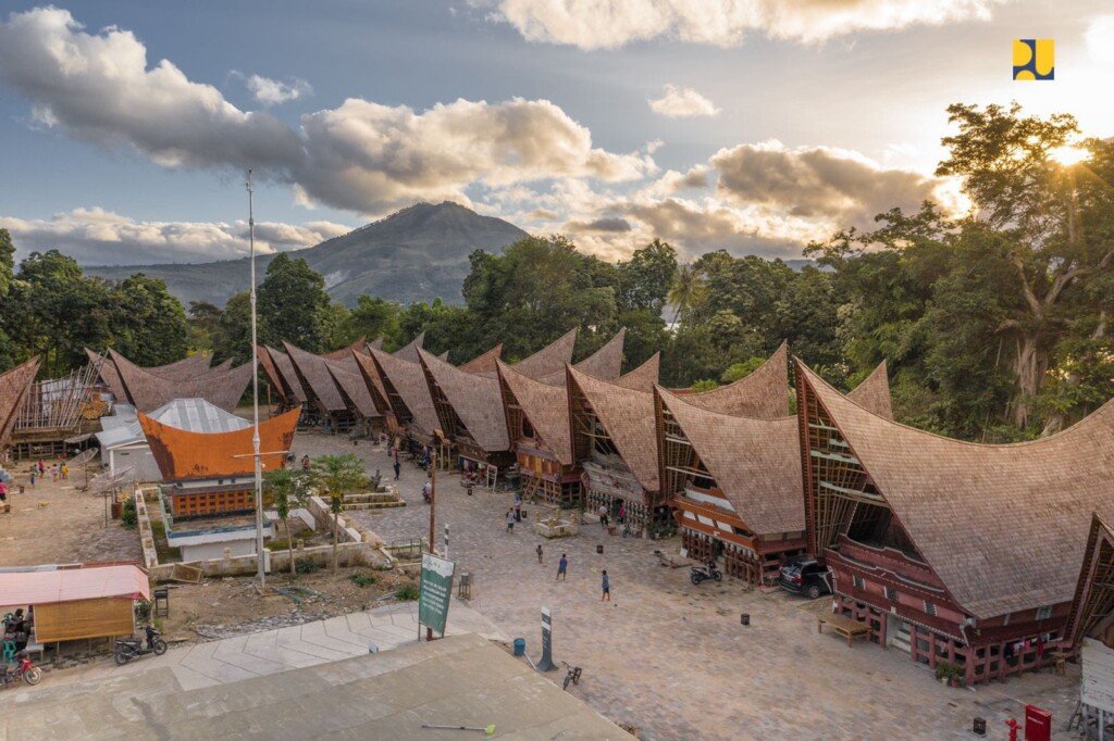Kampung Ulos Hutaraja di Samosir