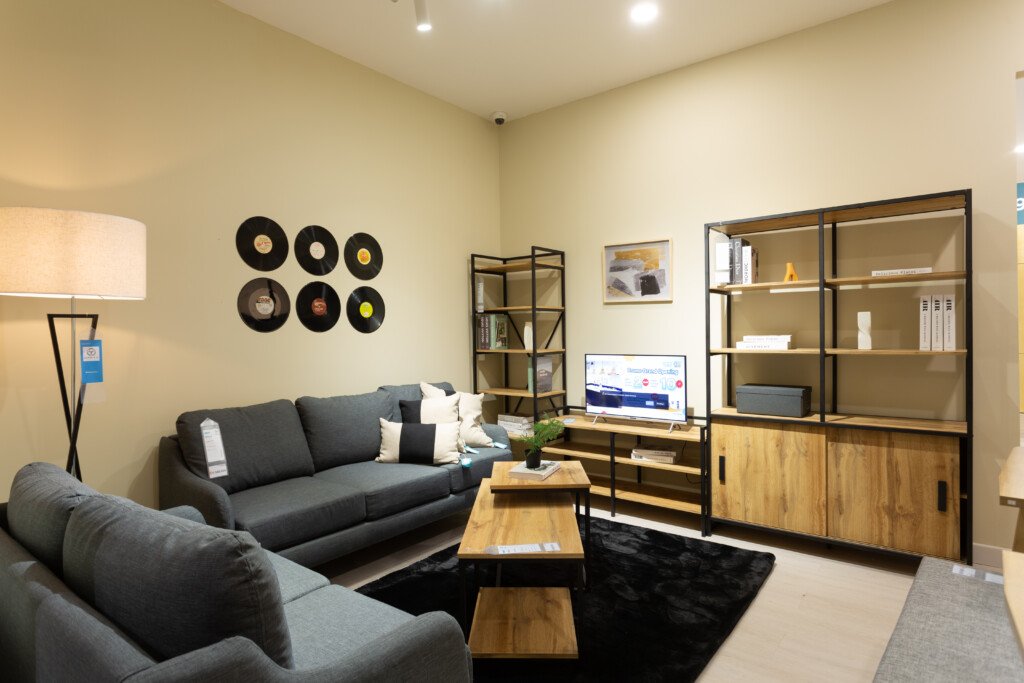 Produk furnitur dan dekorasi dari Dekoruma di tiga kota