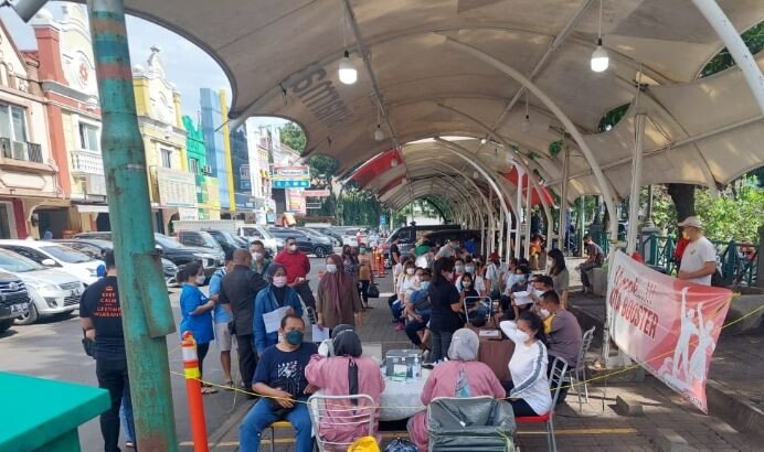 Sentra Vaksin Pasar Modern BSD City oleh Sinar Mas Land