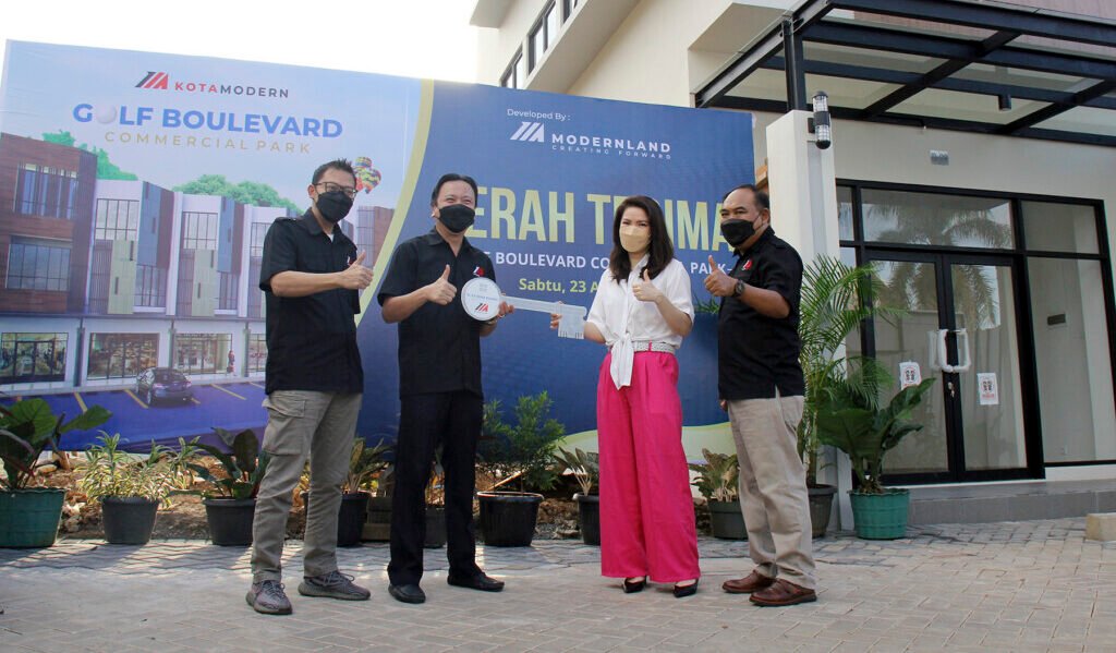 serah terima kunci unit ruko Golf Boulevard Commercial Park