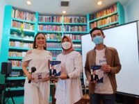 Launching buku biografi "Roberto Gustinov - BNET, Better Internet, Better Life