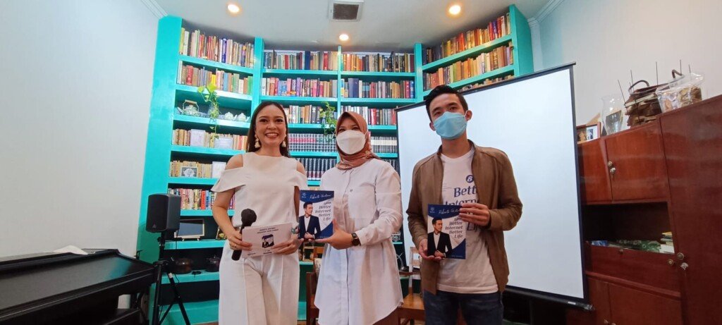 Launching buku biografi "Roberto Gustinov - BNET, Better Internet, Better Life