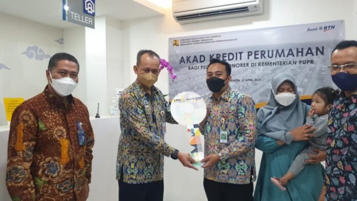 Kegiatan akad kredit rumah subsidi bagi pegawai honorer yang dilakukan oleh Kementerian PUPR dan Bank BTN