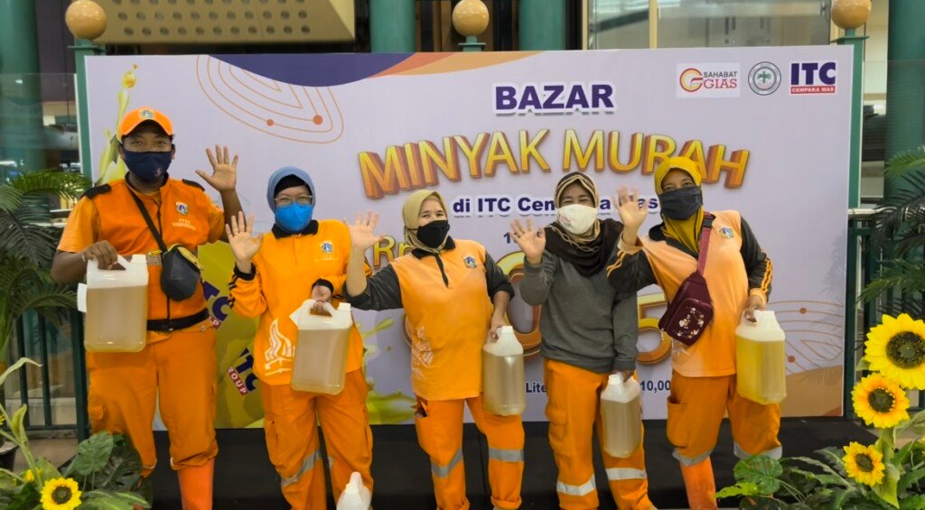 ITC Group Bersama Asosiasi Petani Kelapa Sawit Indonesia Gelar Bazar Minyak Goreng Murah
