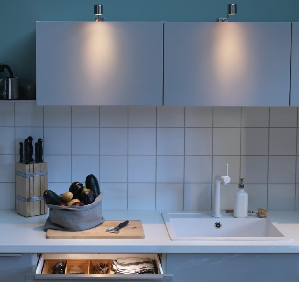 URSHULT mempercantik area dapur dan ruang makan