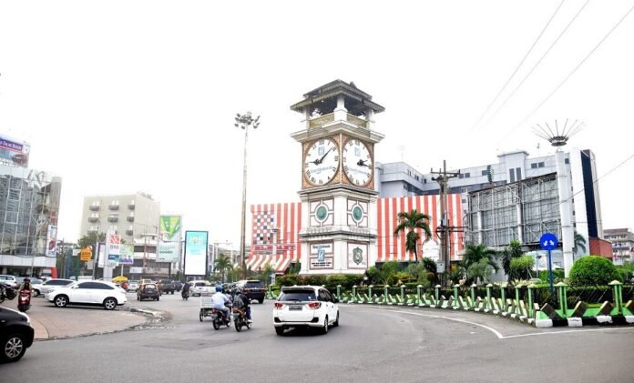 Medan,,Indonesia,-,08,09,2017:,Busy,Street,In,Medan investasi properti kota medan