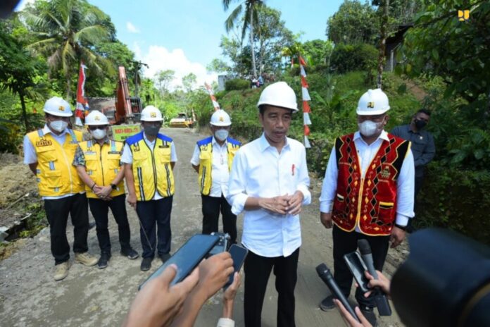 presiden Jokowi di Pulau Nias