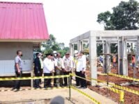 presiden jokowi tinjau pembangunan rumah bagi korban bencana cianjur