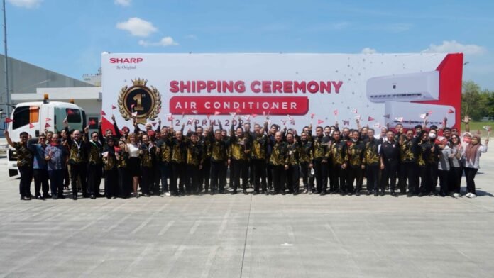 AC Sharp Produksi Karawang Dikirim Perdana ke Pasar Indonesia