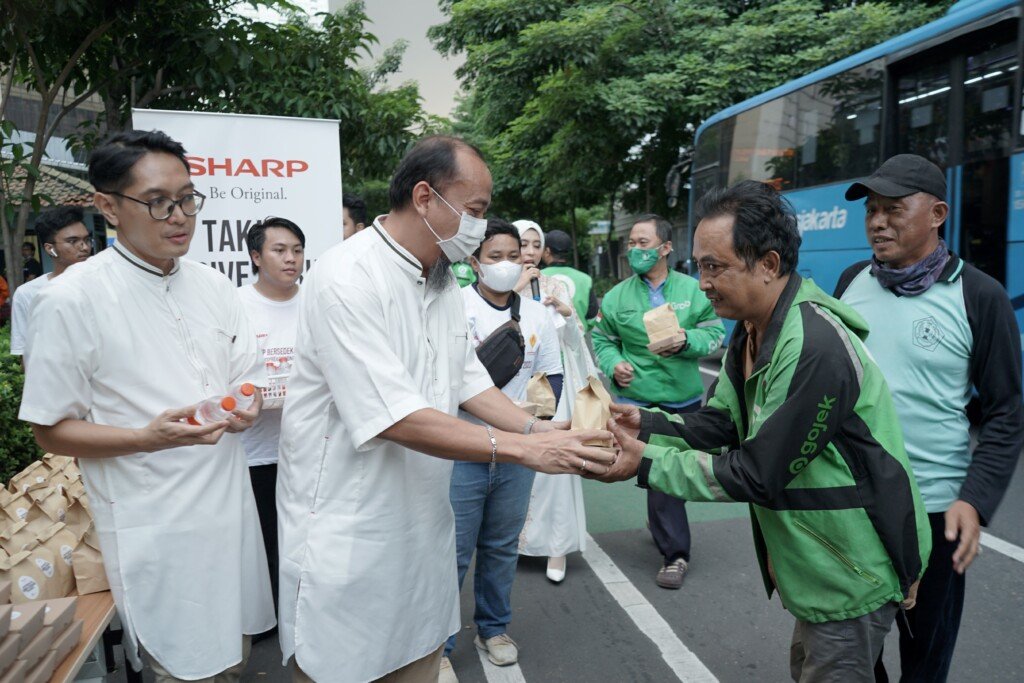 rumah kebaikan sharp bersedekah