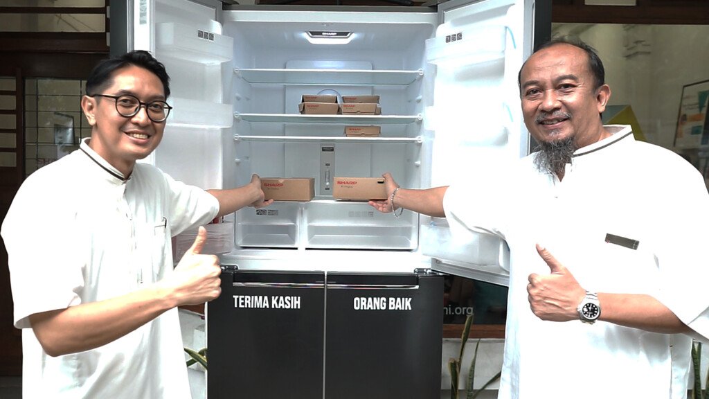 Lemari es sharp untuk sharp bersedekah