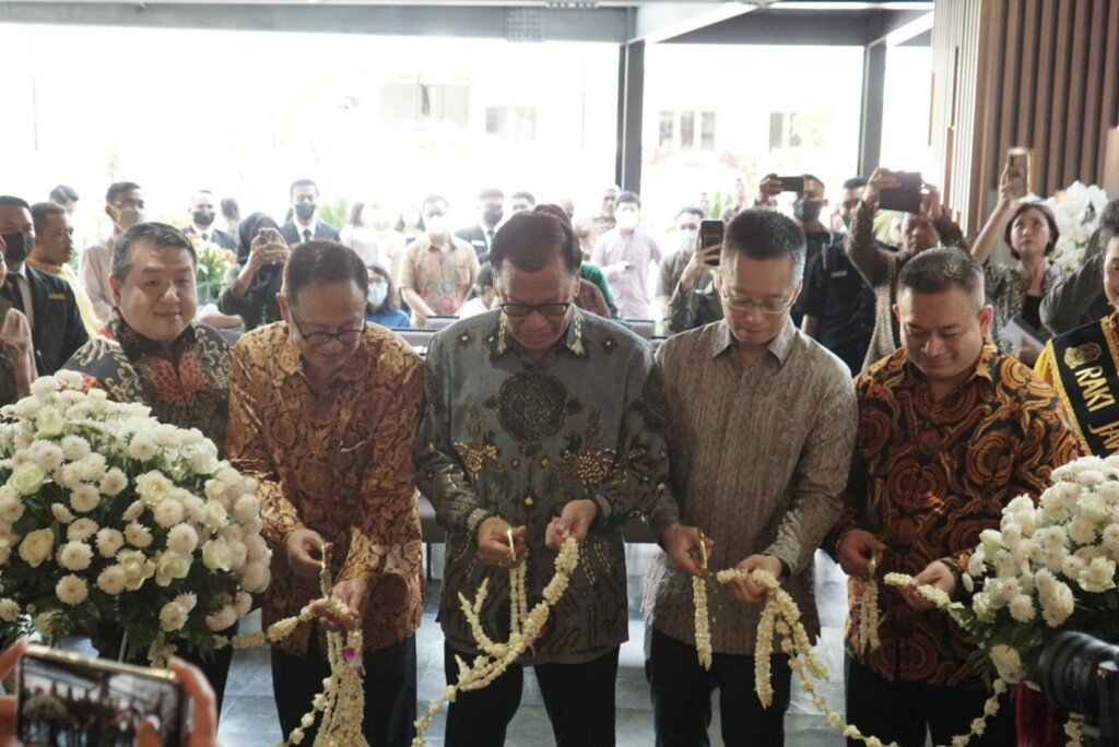 hotel bintang lima di surabaya