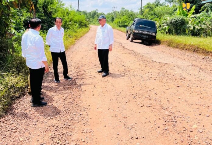 jokowi tinjau jalan rusak di jambi