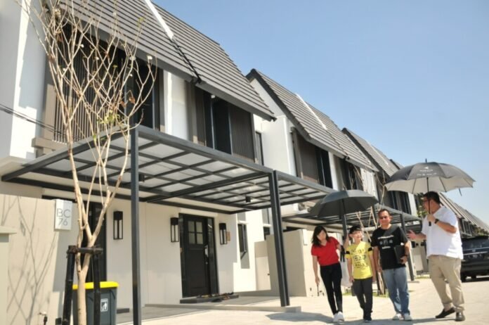 serah terima kunci rumah Amesta Living Surabaya