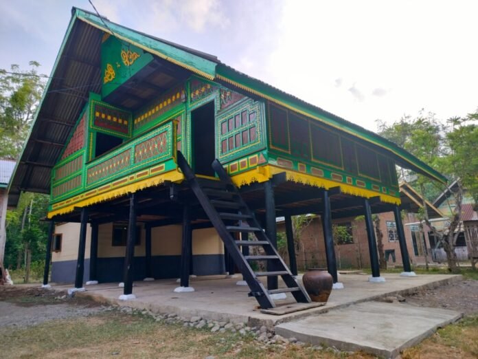 rumah adat aceh