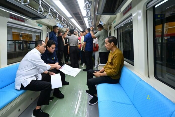 Presiden Jokowi tinjau lrt jabodebek