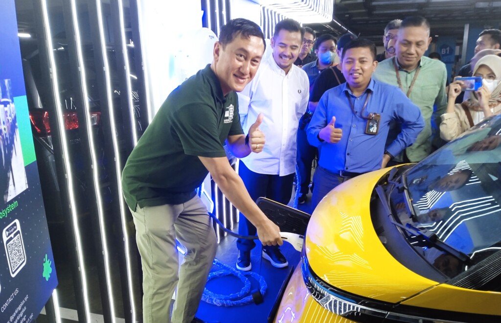 Stasiun Pengisian Kendaraan Listrik Umum (SPKLU) atau EV Charging di mall kota kasablanka