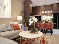 Ruang tamu yang menyatu dengan ruang tengah dan dapur di salah satu tipe rumah Premier Promenade