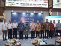 Foto bersama Menteri Perhubungan, Budi Karya Sumadi di kawasan Citra Maja Raya