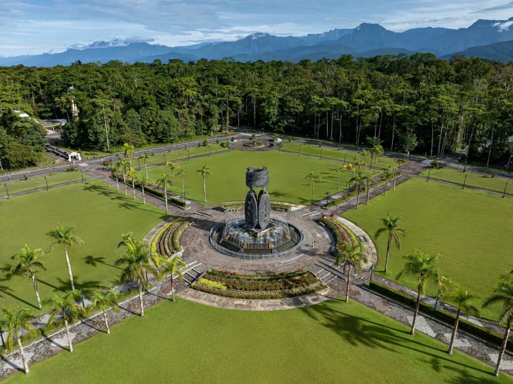 Patung rancangan Nyoman Nuarta yang menjadi icon kota Kuala Kencana