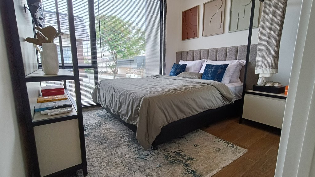 Kamar tidur utama, rumah tipe Harsa di Aksara Homes