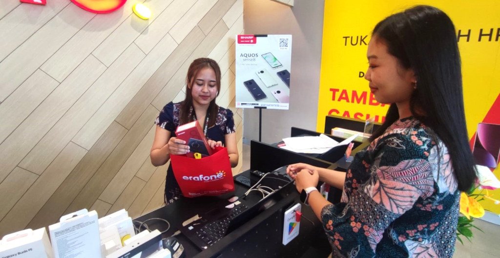 pasar smartphone sharp