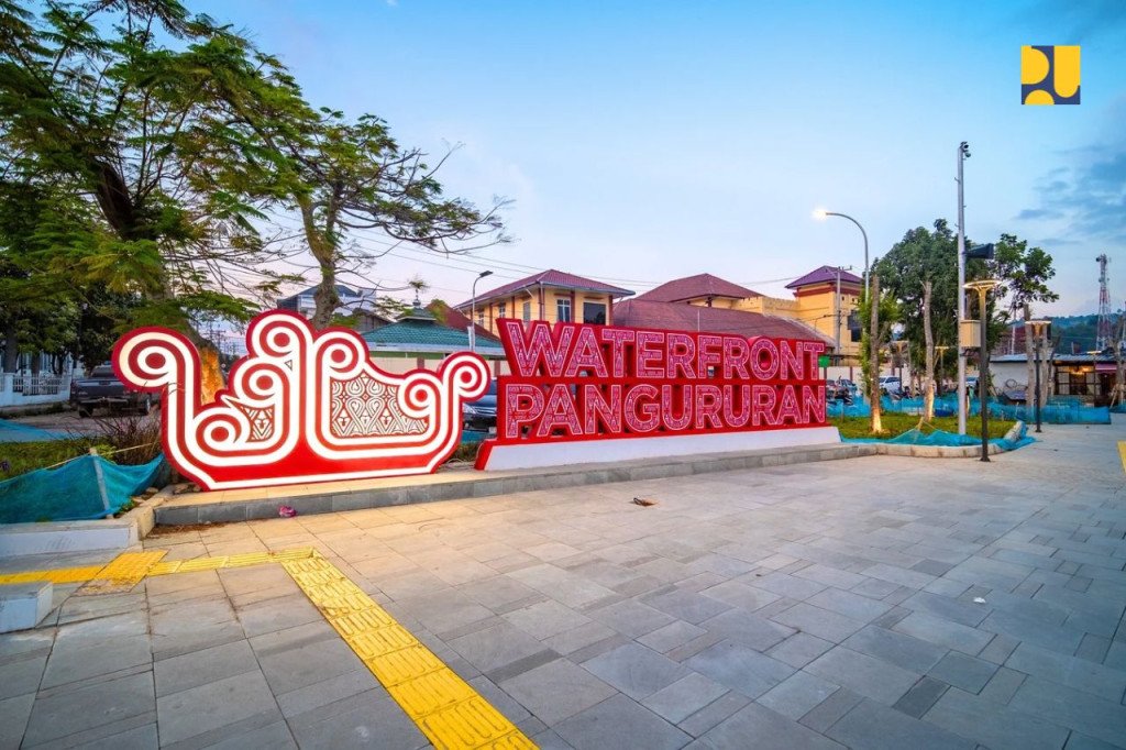 Waterfront City Pangururan di Toba