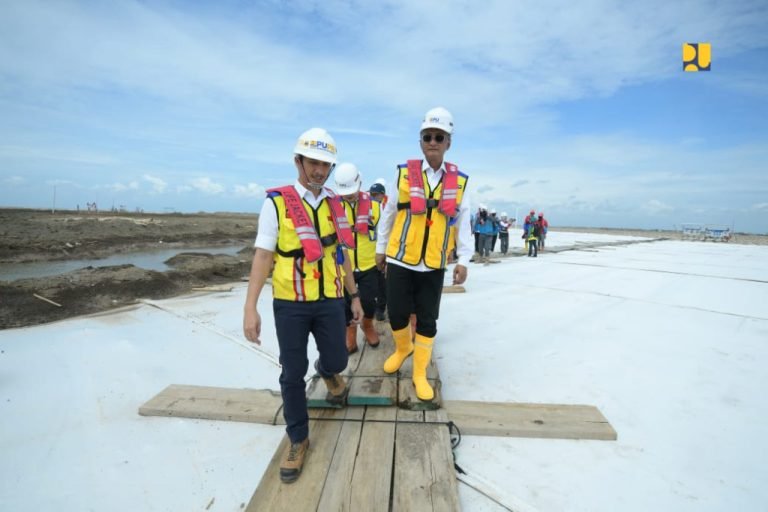 Menteri PU Dody Berharap Tol Semarang-Demak Selesai April 2027
