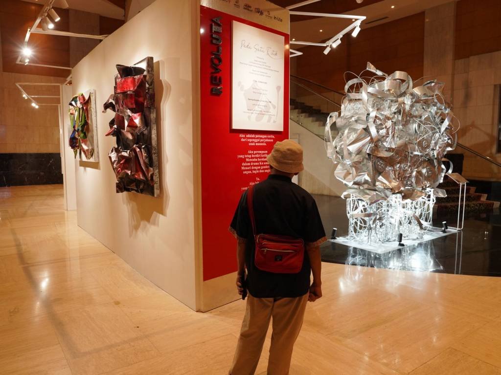 In-Lite, Revolusi Pencahayaan, pencahayaan, Revoluta S, pameran seni, instalasi seni, seniman, seni pencahayaan,