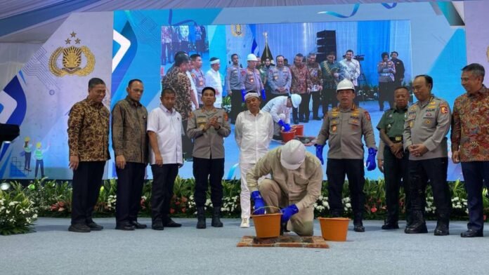 Menteri PKP, PNS Polri.